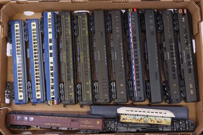 Lot 931 - One tray containing various HO gauge coaches,...