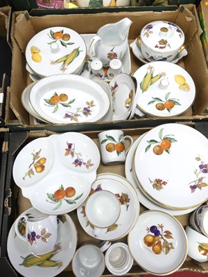 Lot 507 - A collection of Royal Worcester Evesham...