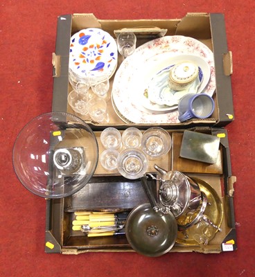 Lot 526a - A collection of ceramics and glassware, to...