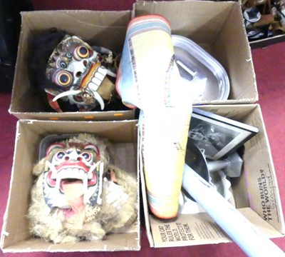 Lot 535 - A collection of items to include a Chinese...