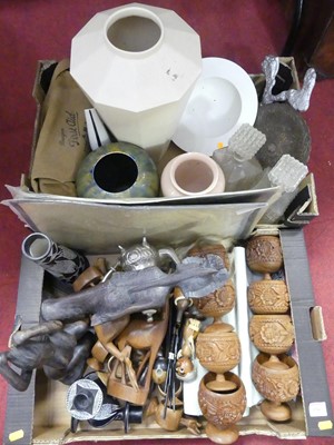 Lot 536 - A collection of items to include a set of...