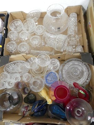 Lot 559 - Two boxes of glassware, to include a Murano...