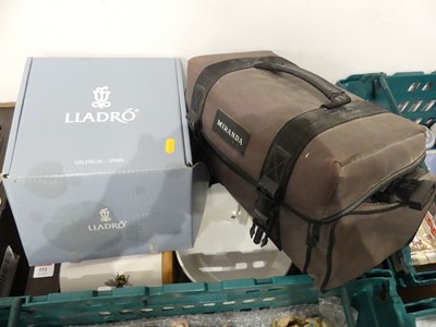 Lot 551 - A box of miscellaneous items, to include a...