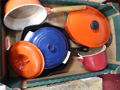 Lot 573 - A collection of various cookware to include a...