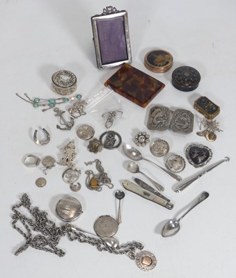 Lot 353 - A collection of miscellaneous items to include...
