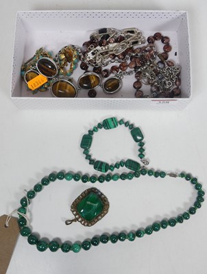 Lot 358 - A collection of assorted costume jewellery to...