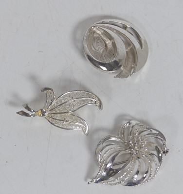 Lot 363 - A 1950s lady's silver brooch, of polished and...