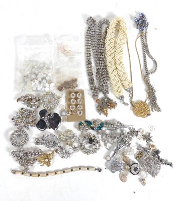 Lot 379 - A collection of assorted costume jewellery to...