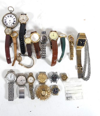 Lot 382 - A gent's Omega Geneve gold plated cased wrist...