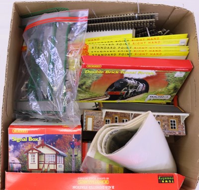 Lot 725 - A collection of various 00 gauge scenics,...