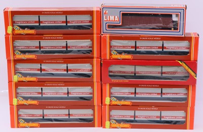 Lot 680 - Eleven 00 gauge wagons to include 10 early...