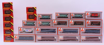 Lot 686 - One tray containing 25 various Hornby and Lima...