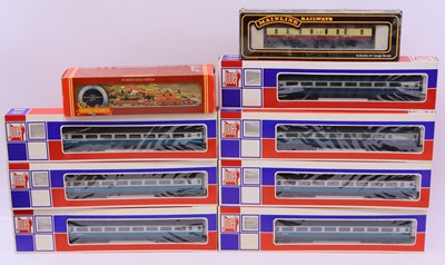 Lot 681 - One tray containing 9 various 00 gauge coaches...