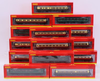 Lot 720 - One tray containing various Hornby 00 gauge...