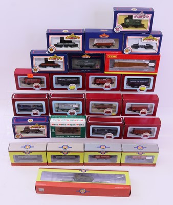 Lot 699 - One tray containing 24 various Dapol Oxford...