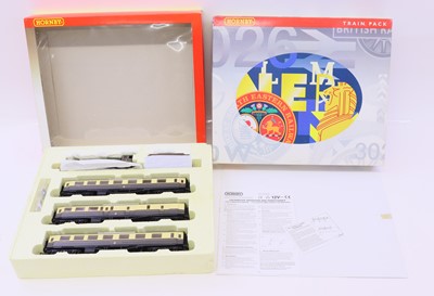 Lot 671 - A Hornby 00 gauge County Class train pack...