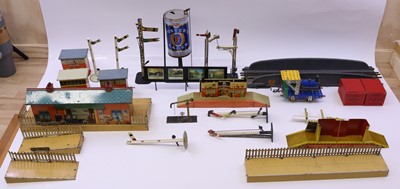 Lot 209 - Various 0-gauge items: 1929-30 No.2 station...
