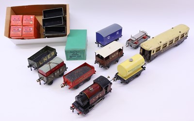 Lot 211 - Tray of assorted mainly Hornby rolling stock:...