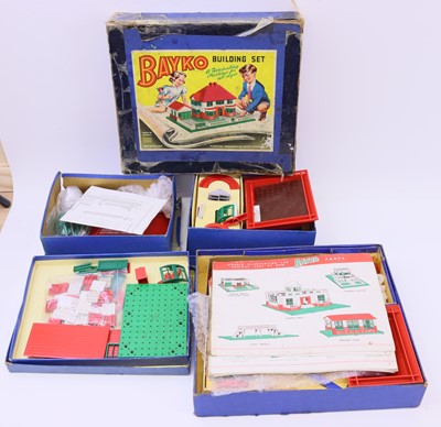 Lot 1515 - Bayko Small Collection of sets to include:...