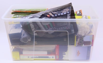 Lot 732 - One box of various Hornby Skaledale Bachmann...