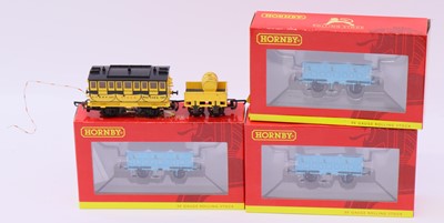 Lot 244 - Hornby 00 gauge ‘Stephenson’s Rocket’ items: 3...