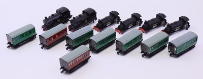 Lot 234 - Shoebox containing two Dublo starter loco...