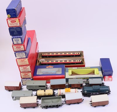 Lot 235 - Hornby-Dublo rolling stock: Coaches – 2 x 4050...