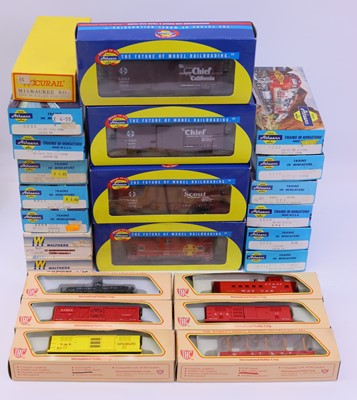 Lot 957 - Two trays containing various HO gauge American...