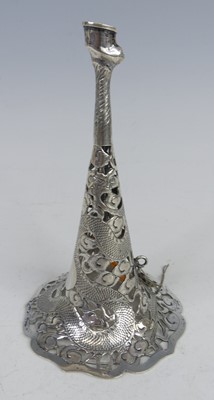 Lot 2187 - A Chinese export silver stirrup cup by Wang...