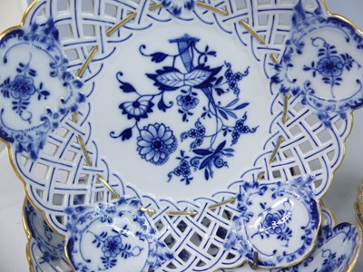 Lot 2041 - A set of six Meissen onion pattern ribbon...