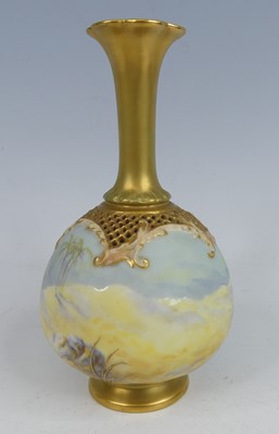Lot 2034 - A Worcester porcelain specimen vase, decorated...