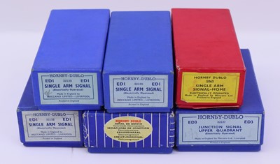 Lot 497 - Hornby-Dublo electrically operated semaphore...