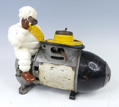 Lot 199 - An early 20th century Michelin portable air...