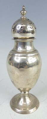 Lot 123 - An early 20th century silver pedestal sugar...