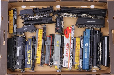 Lot 973 - One tray containing fifteen various HO scale...