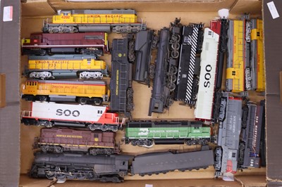 Lot 967 - One tray containing a quantity of HO scale...