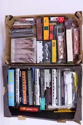 Lot 945 - Two trays containing a quantity of HO scale...