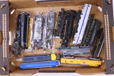 Lot 984 - One tray containing a quantity of HO scale...