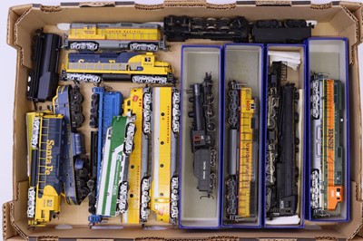 Lot 930 - One tray containing a quantity of various...