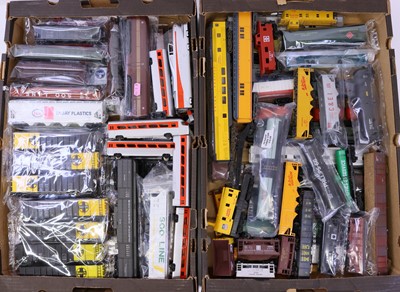 Lot 935 - Two trays containing a quantity of HO American...