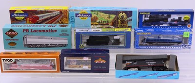 Lot 881 - 9 various boxed HO Scale American Outline...