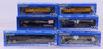 Lot 890 - Six Bachmann HO Gauge American outline locos,...