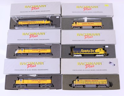 Lot 926 - Six Bachmann Plus HO Gauge American outline...