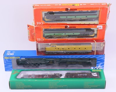 Lot 875 - Five HO Gauge American outline locos, to...