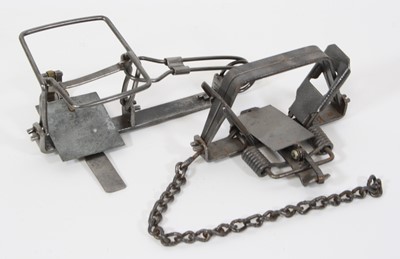 Lot 858 - A Montgomery No.4 coyote trap, having 4 1/2"...