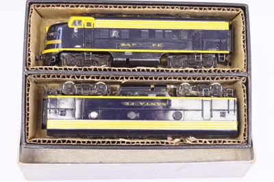 Lot 780 - Tenshodo HO scale boxed 282/2A Sante Fe EMD F9...