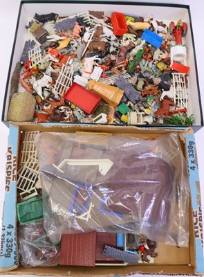 Lot 1602 - 2 trays of mixed Britains plastic and lead...