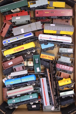 Lot 742 - One tray containing various Triang and Hornby...