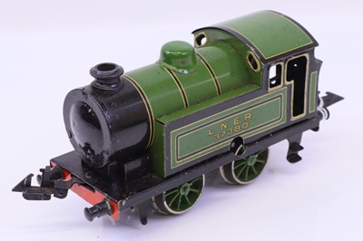 Lot 352 - 1930s Bing 0 gauge green LNER c/w 0-4-0 tank...