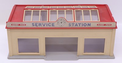 Lot 1180 - Dinky Toys No.785 Service Station, plastic...